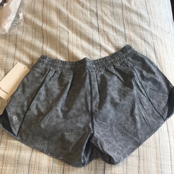 SeaWheeze 2020 Hotty Hot Shorts - BNWT - Picture 2 of 3